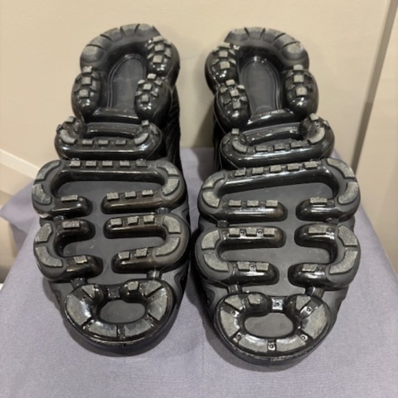 Nike Air VaporMax Flyknit 'Triple Black' in Men's Size 7 - Picture 4 of 5